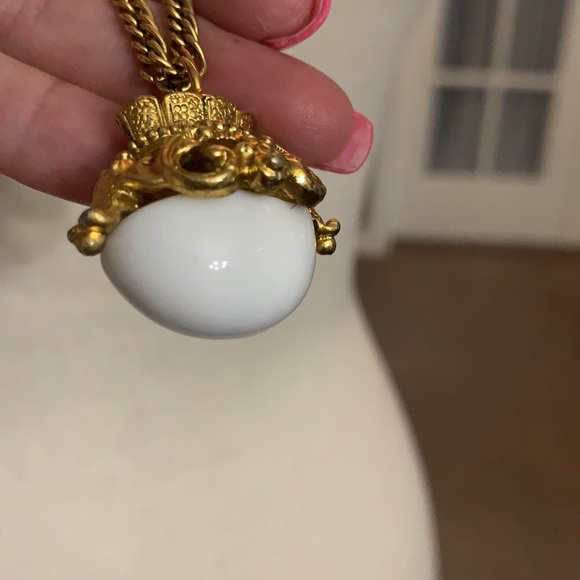 Vintage Double layer black & white egg pendant statement necklace - Picture 8 of 15